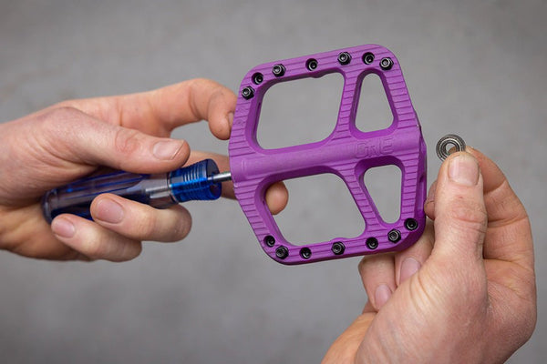 Small Comp Pedals Service Instructions - OneUp Components International